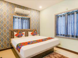 FabHotel Lio7 Grand, hotel cerca de Aeropuerto Internacional Rajiv Gandhi - HYD, Hyderabad