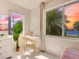 Free Parking, Bay View, Pool, Step To Beach