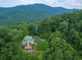 Stairway to Heaven Private Pet-friendly Cabin & Sweeping Mountain Views!, hotel in Spruce Pine