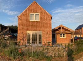 Hen House: Private annexe on stunning farm, cottage in Melton Mowbray