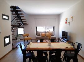 Moderno dúplex en Tunuyán、トゥヌヤンのアパートメント