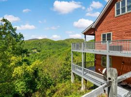 Songbird Sanctuary Under New Management, Hot Tub, Deck & Year-Round Views, cabana o cottage a Hendersonville