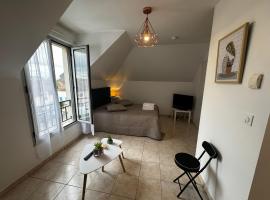 Le studio du 72, hotel with parking in Bussy-Saint-Georges