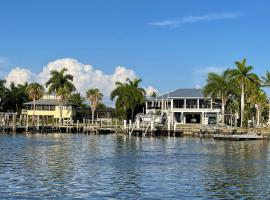 Lostman's Lodge - Everglade City, Sunset View Pool & Hot Tub, hotel u gradu Everglejds
