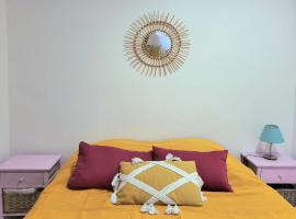 Abrivado Appartements meublés dans une grande propriété en rez de jardin، فندق رخيص في ايمارغوس