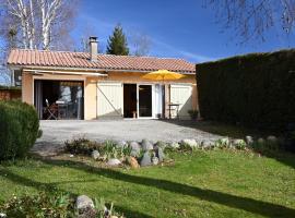 Maisonnette à la campagne Ariège, hotel con estacionamiento en Saint-Girons