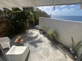 Cozzy Apartment on the Caribbean side-Frigate Bay、Frigate Bayの駐車場付きホテル