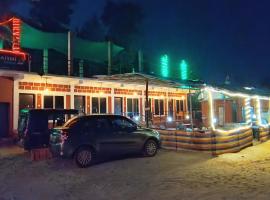 Aisiri comforts beach stay and cafe, отель, где разрешено размещение с домашними животными в городе Гокарна