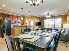 Roomy Morrisville Townhome with Community Pool!, hôtel spa à Morrisville