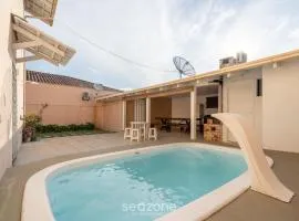 Casa 5Q c/ piscina no centro de Penha BSL190