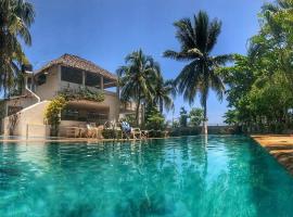 Las Casitas Puerto Arista, beach hotel in Puerto Arista