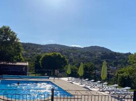 Camping maeva Respire de La Croze, hotel con piscina a Châtel-Guyon