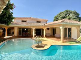 COCO KASSOUMAÏ by LES VILLAS KASSOUMAÏ à 100m de la plage、Ngaparouのホテル
