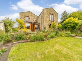 5 bed property in Durham 85257, hotel with parking in Lanchester