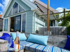 Romantic Dutch hideaway, hotel with hot tubs in Jisp