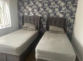 4 Bed Comfy House in Birmingham