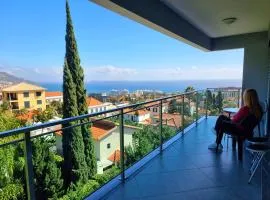 Warm Winter Stay with Panoramic Sea and City Views, Sunrise and Sunset Moments