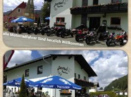 Gasthof Papillon, hotel con estacionamiento en Möderbrugg