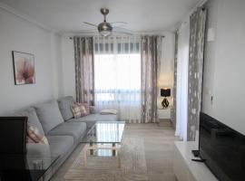 Luxury 2 bed, 2 bath apartment with sea view, central heating and new bathrooms., hotel in Orihuela Costa