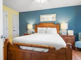 Lazy Palm 4 Pools Short Walk To Beach! Sleeps 5!