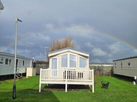 WillowWay168, Tranquility Family Home, holiday park in Camber
