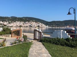 Del Sol S, pet-friendly hotel in Skopelos Town