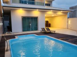 Casa de alto padrão com piscina, отель в городе Камбориу