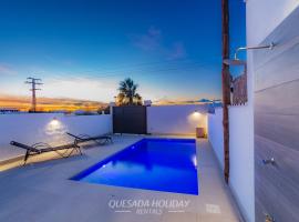 Semi-Detached Villa Costa Balear Private Pool & Views: Ciudad Quesada'da bir villa