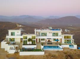 Luxury Ocean-View Villa with Pool By Cerritos Beach, hotel in San Carlos