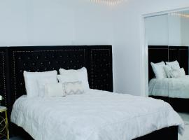 Luxury Studio only 5 miles to IAH, guest house di Humble