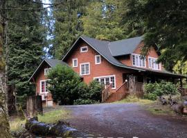 Large Lodge at Rainier Lodge (0.4 miles from entrance): Ashford'da bir otel