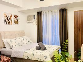 Cozy Studio w/ balcony at Centrio Towers beside Ayala Mall, hotel u gradu Kagajan de Oro
