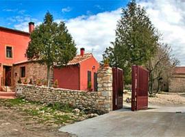 5 bedrooms house with terrace and wifi at Aldehuela Sepulveda, vacation home in Hinojosas del Cerro