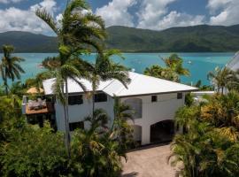 Shutehaven Beach House, hotell med pool i Shute Harbour