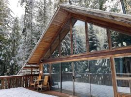 Chalet at Rainier Lodge (0.4 miles from the entrance), hotel ad Ashford