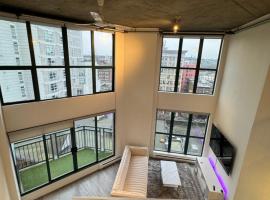 LUXURY LOFT IN DOWNTOWN VANCOUVER, apartamento em Vancouver