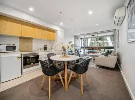 Bliss at Balfours - CBD Escape with Pool & Hot Tub