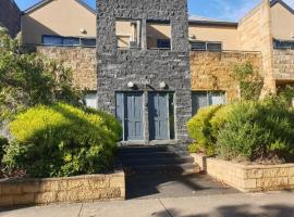 24 Gillies St Apartment, hotel in Warrnambool
