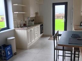 Duplex/2 Bedrooms on Kildare/Carlow/Laois Border, hotell i Carlow