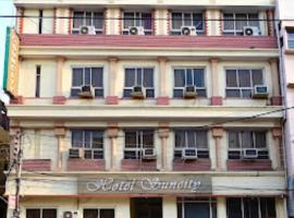 Viesnīca Hotel Suncity Prayagraj pilsētā Prayagraj