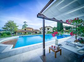 Borgo Spedaletto 3 - Dolcevita Holiday, hotelli, jossa on uima-allas kohteessa Grassina