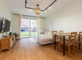 Letnicka Cosy Apartment with Garden by BookingHost