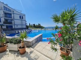 Blue Bay Palace Apart Complex, serviced apartment in Pomorie