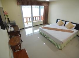 Techno Riverview Resort, family hotel in Kamphaeng Phet