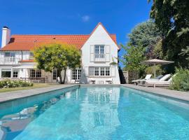 stunning luxury villa in Knokke le Zoute, luksushotell i Knokke-Heist