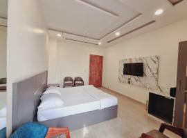 ๋ฐ๋ํธ๋ฅด์ ์์นํ ํธํ
C T Heights Inn