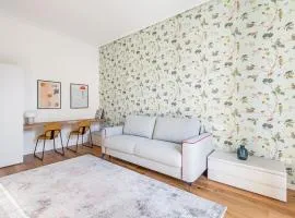 GuestHost - Florence Charme Superior Apartment with Balcony