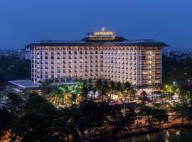 Hotel Chatrium Royal Lake Yangon, hotel cerca de Lago Kandawgyi, Yangón