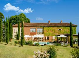 La Sergiunga del Monferrato, medencével rendelkező hotel Casorzóban