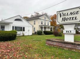 Village Motel By OYO Clinton, hotel with parking in Clinton